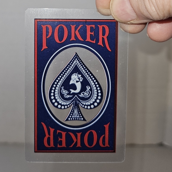 ==Clear waterproof plastic playing cards - Picture 4 of 9